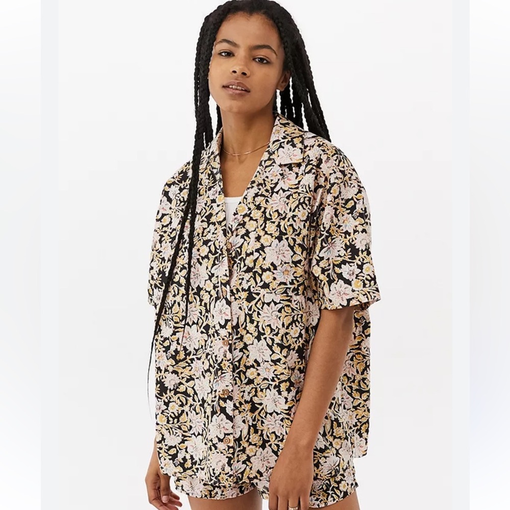 Urban Outfitters UO Morgan Floral Button Down Shirt Size XS
